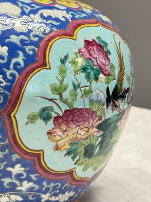 A pair of Chinese famille rose 'Birds among Flowering Branches' jars and covers — photo 19
