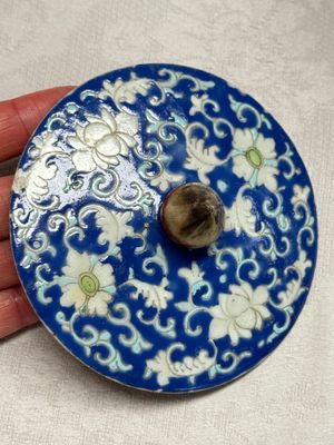 A pair of Chinese famille rose 'Birds among Flowering Branches' jars and covers — photo 24