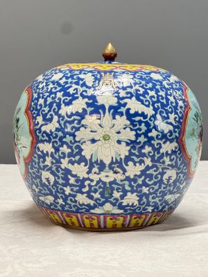 A pair of Chinese famille rose 'Birds among Flowering Branches' jars and covers — photo 3