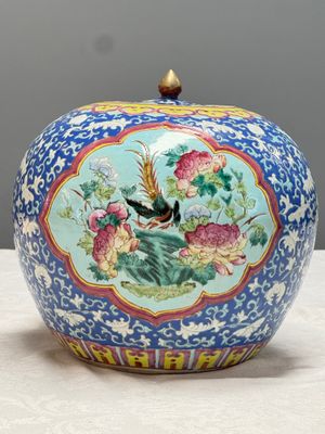 A pair of Chinese famille rose 'Birds among Flowering Branches' jars and covers — photo 4