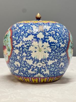 A pair of Chinese famille rose 'Birds among Flowering Branches' jars and covers — photo 5