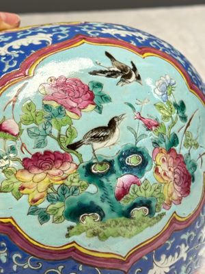 A pair of Chinese famille rose 'Birds among Flowering Branches' jars and covers — photo 6