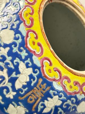 A pair of Chinese famille rose 'Birds among Flowering Branches' jars and covers — photo 10