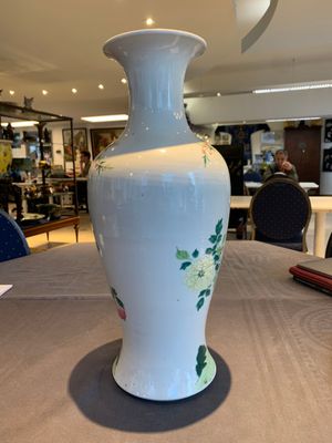 A pair of Chinese famille rose 'birds among flowering branches' vases, Republic — photo 12