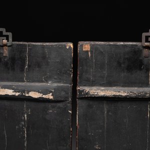 A pair of Chinese famille rose black-gravel-ground plaques, Jiaqing — photo 3