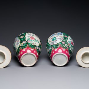 A pair of Chinese famille rose black-ground jars and covers with mountainous landscape design, Yongzheng — 照片 6