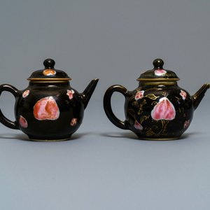 A pair of Chinese famille rose black-ground teapots and covers, Yongzheng/Qianlong — photo 2