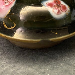 A pair of Chinese famille rose black-ground teapots and covers, Yongzheng/Qianlong — photo 8