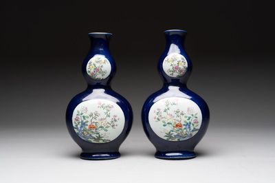 A pair of Chinese famille rose blue-ground wall pocket vases with floral design, Jing Shun Tang 經筍堂 mark, 19th C.