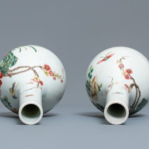 A pair of Chinese famille rose bottle vases, 19th C. — photo 6