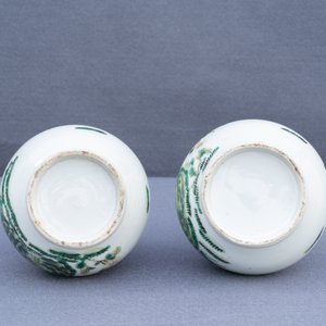 A pair of Chinese famille rose bottle vases, 19th C. — 照片 10
