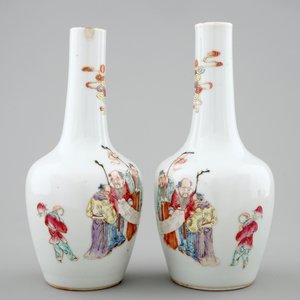 A pair of Chinese famille rose bottle vases, 19th C. — photo 4