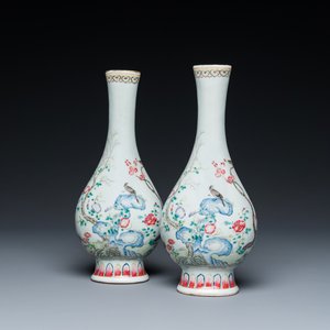 A pair of Chinese famille rose bottle vases, Jiaqing — 照片 1