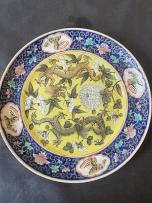 A pair of Chinese famille rose bowls and a Dayazhai-style 'dragon' plate, Jiaqing mark, 19/20th C. — photo 21