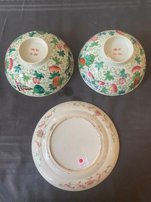A pair of Chinese famille rose bowls and a Dayazhai-style 'dragon' plate, Jiaqing mark, 19/20th C. — photo 4