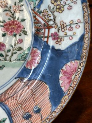 A pair of Chinese famille rose bowls and four plates, Yongzheng/Qianlong — photo 18