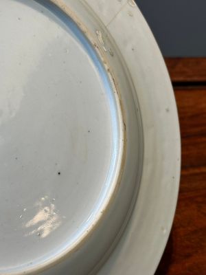 A pair of Chinese famille rose bowls and four plates, Yongzheng/Qianlong — photo 34