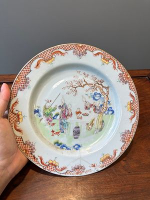 A pair of Chinese famille rose bowls and four plates, Yongzheng/Qianlong — photo 36