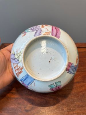 A pair of Chinese famille rose bowls and four plates, Yongzheng/Qianlong — photo 10