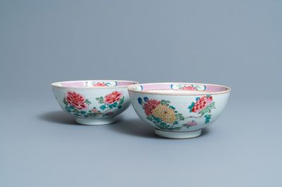 A pair of Chinese famille rose bowls with floral design, Yongzheng