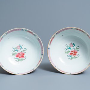 A pair of Chinese famille rose bowls with floral design, Yongzheng — 照片 6