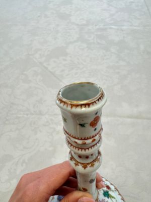 A pair of Chinese famille rose candlesticks with floral design, Qianlong — photo 17