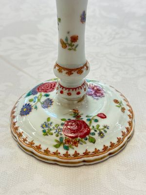 A pair of Chinese famille rose candlesticks with floral design, Qianlong — photo 18