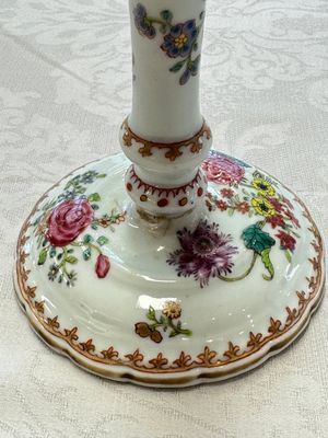 A pair of Chinese famille rose candlesticks with floral design, Qianlong — photo 21