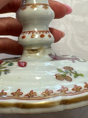 A pair of Chinese famille rose candlesticks with floral design, Qianlong — photo 22