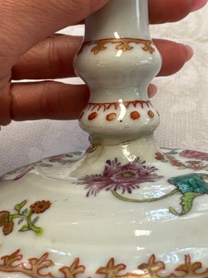 A pair of Chinese famille rose candlesticks with floral design, Qianlong — photo 23