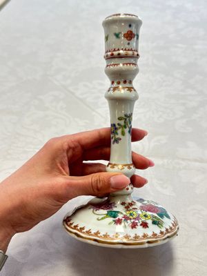 A pair of Chinese famille rose candlesticks with floral design, Qianlong — photo 28