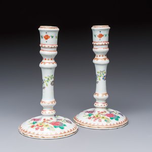 A pair of Chinese famille rose candlesticks with floral design, Qianlong — photo 1