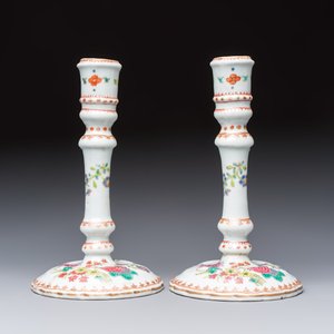 A pair of Chinese famille rose candlesticks with floral design, Qianlong — photo 2
