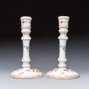 A pair of Chinese famille rose candlesticks with floral design, Qianlong — photo 5