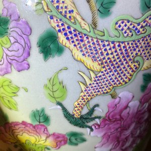 A pair of Chinese famille rose celadon-ground 'dragon' vases, 19th C. — 照片 19