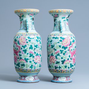 A pair of Chinese famille rose celadon-ground 'dragon' vases, 19th C. — 照片 2
