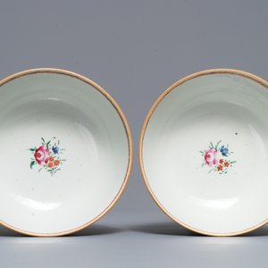 A pair of Chinese famille rose 'cherrypickers' bowls, Qianlong — 照片 5