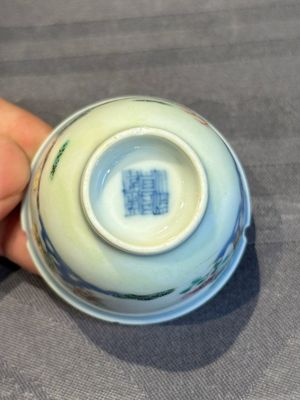 A pair of Chinese famille rose 'chicken' cups, Qianlong mark and of the period — photo 11