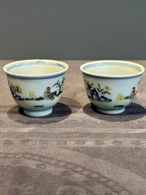 A pair of Chinese famille rose 'chicken' cups, Qianlong mark and of the period — photo 2