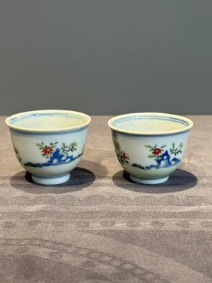 A pair of Chinese famille rose 'chicken' cups, Qianlong mark and of the period — photo 3