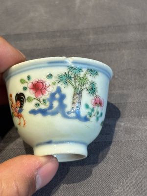 A pair of Chinese famille rose 'chicken' cups, Qianlong mark and of the period — photo 9