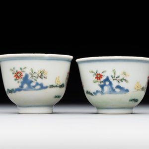 A pair of Chinese famille rose 'chicken' cups, Qianlong mark and of the period — photo 3