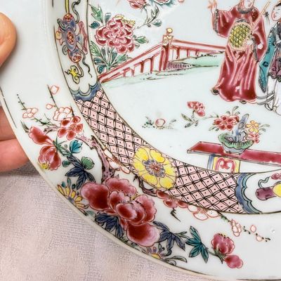A pair of Chinese famille rose 'Chui Xiao Yin Feng 吹蕭引鳳' plates — 照片 13