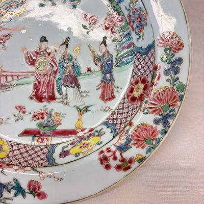 A pair of Chinese famille rose 'Chui Xiao Yin Feng 吹蕭引鳳' plates — 照片 16