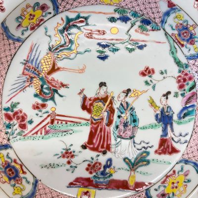 A pair of Chinese famille rose 'Chui Xiao Yin Feng 吹蕭引鳳' plates — 照片 4