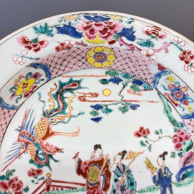 A pair of Chinese famille rose 'Chui Xiao Yin Feng 吹蕭引鳳' plates — 照片 5