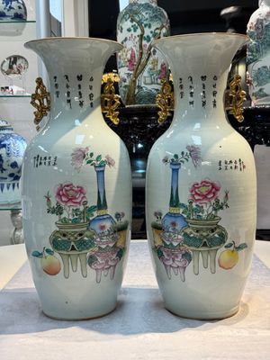 A pair of Chinese famille rose 'Chui Xiao Yin Feng 吹簫引鳳' vases, signed Pan Zhaotang 潘肇唐, dated 1923 — photo 3