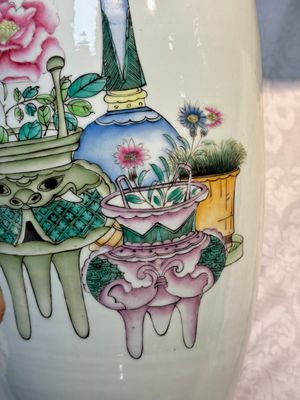 A pair of Chinese famille rose 'Chui Xiao Yin Feng 吹簫引鳳' vases, signed Pan Zhaotang 潘肇唐, dated 1923 — photo 9