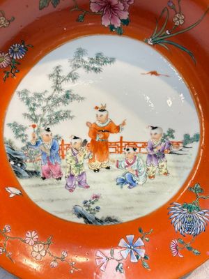 A pair of Chinese famille rose coral-ground 'Playing Boys' plates, Jiaqing marks, Republic — 照片 10