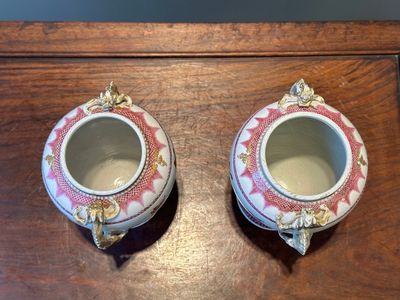 A pair of Chinese famille rose 'cornucopia' vases with chilong handles, Qianlong — 照片 5
